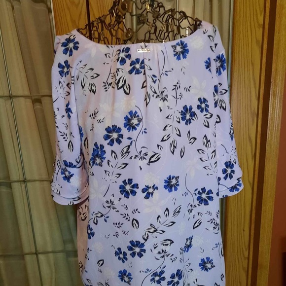 Ivanka Trump Floral top - Picture 7 of 7